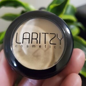 Laritzy Cosmetics highlighter